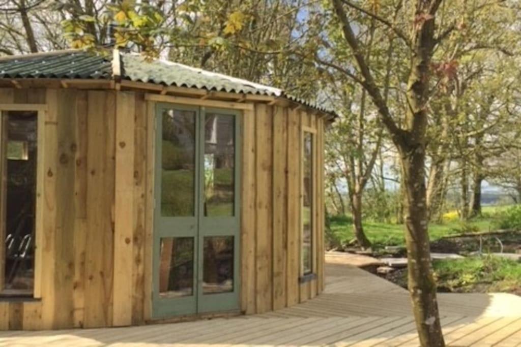 The Roundhouse - Unique Space Nestled In The Trees Begelly Bagian luar foto